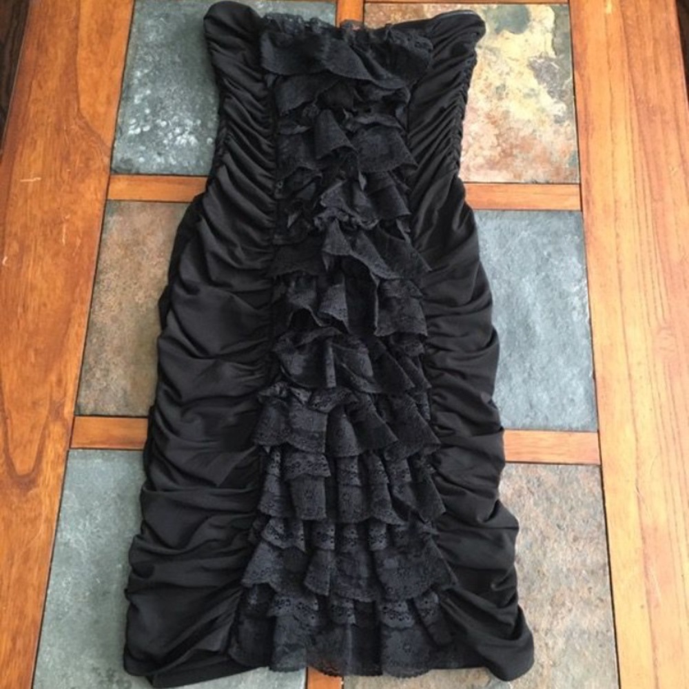 Lace Ruffle Strapless Dress